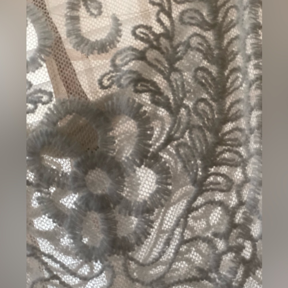 🤍EMBROIDERY TOP🤍 - Picture 8 of 10